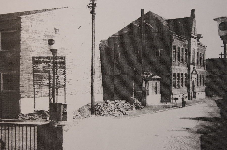 Neubau der Schule 1963 vor dem Abriss der alten Schule